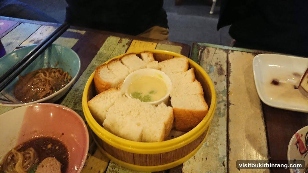 Steamed Bread with Custard Dip