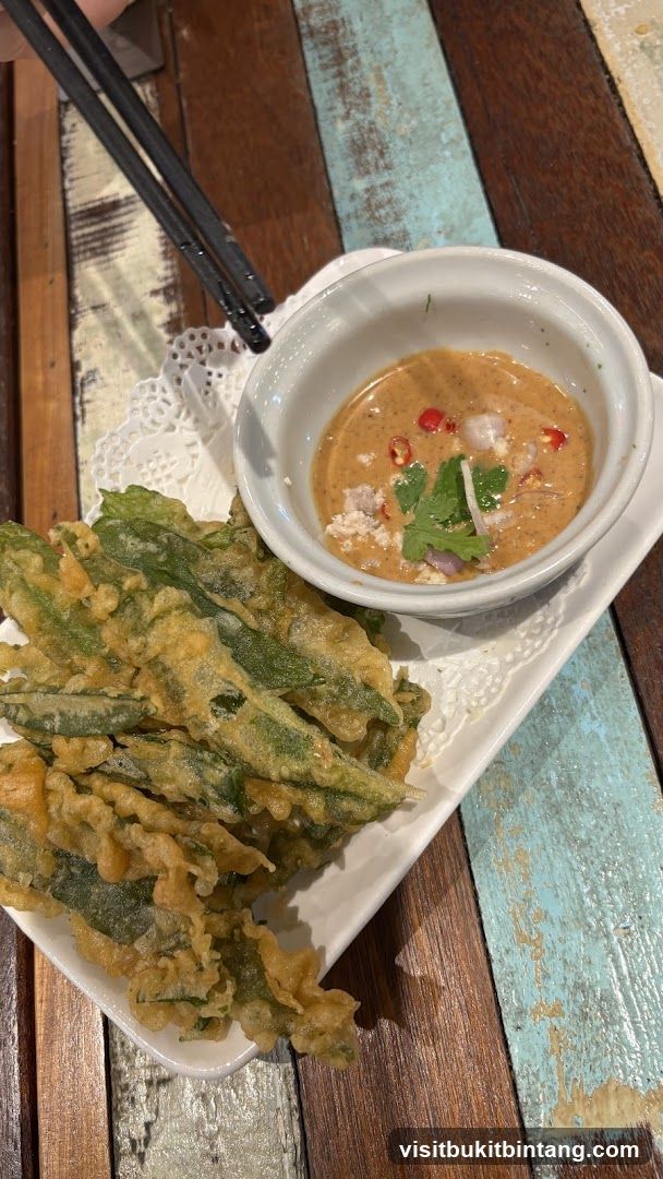 Fried Green Beans with Peanut Sauce