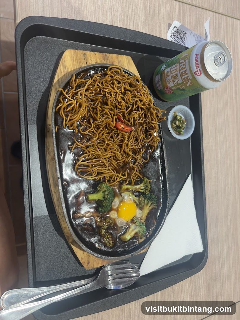 Sizzling Noodles with Egg and Broccoli