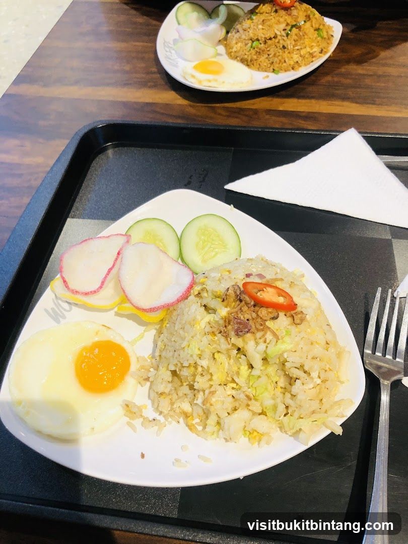 Fried Rice with Egg and Crackers
