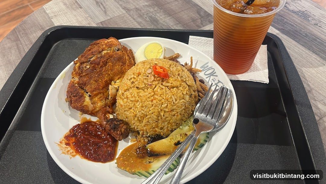 Fried Rice with Chicken and Drink