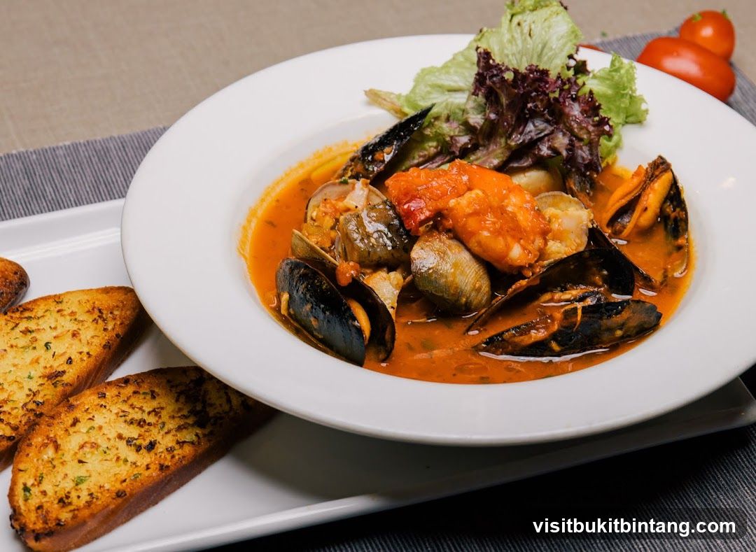 Seafood Stew with Garlic Bread