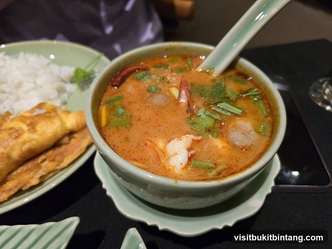 Tom Yum Soup with Rice and Omelet