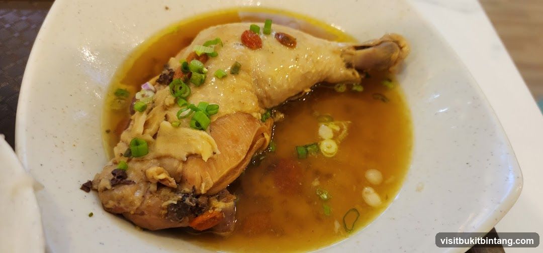 Chicken dish with broth