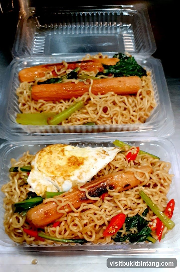 Noodles with Sausages and Egg