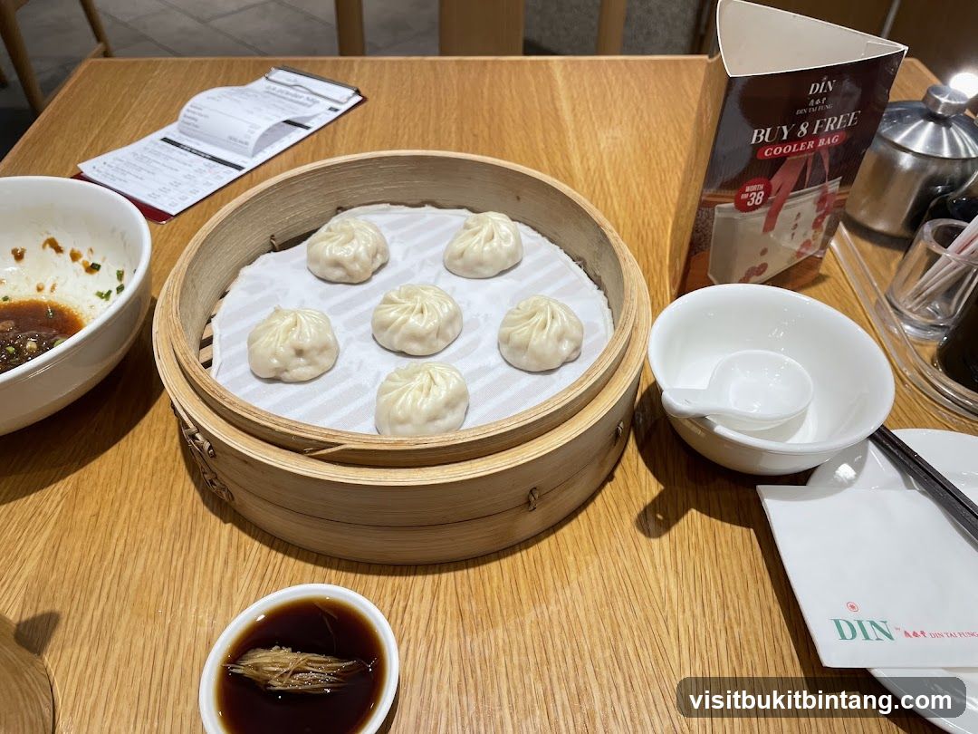 Steamed Dumplings with Dipping Sauce
