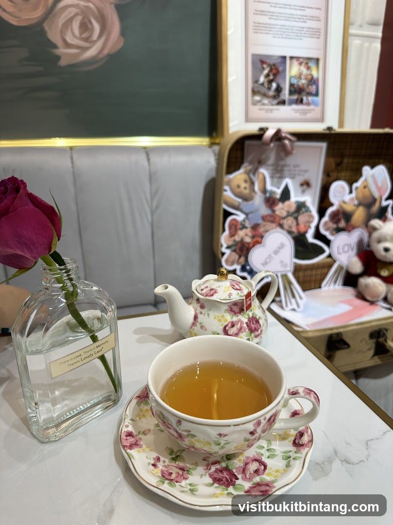 Tea set with rose and teddy bears