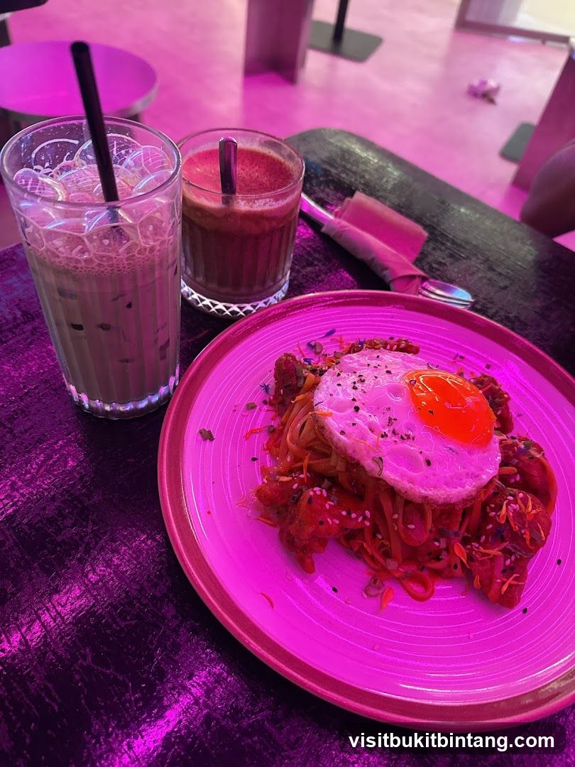 Noodles with Fried Egg and Drinks