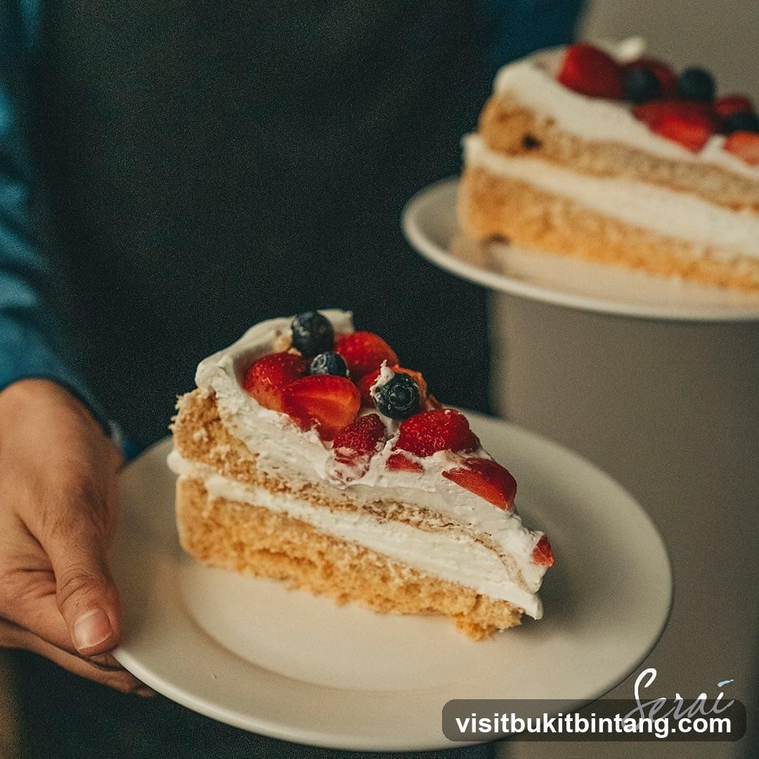 Berry Cake Slices