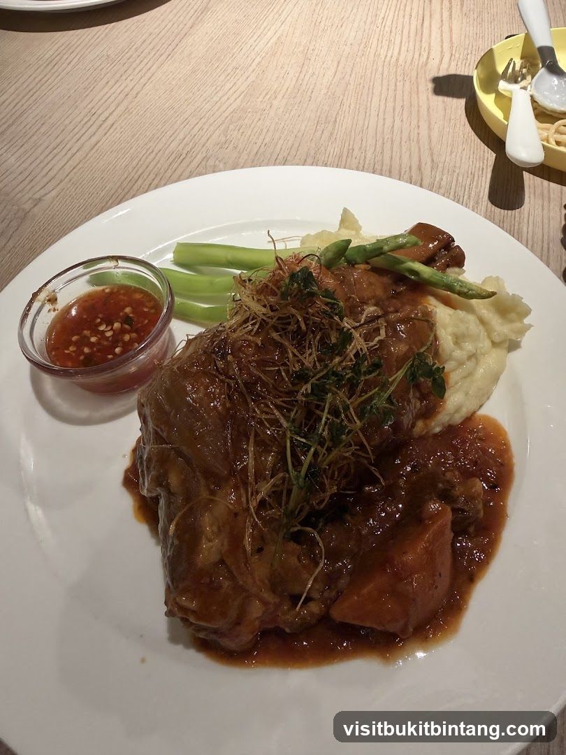 Braised Meat Dish with Mashed Potatoes