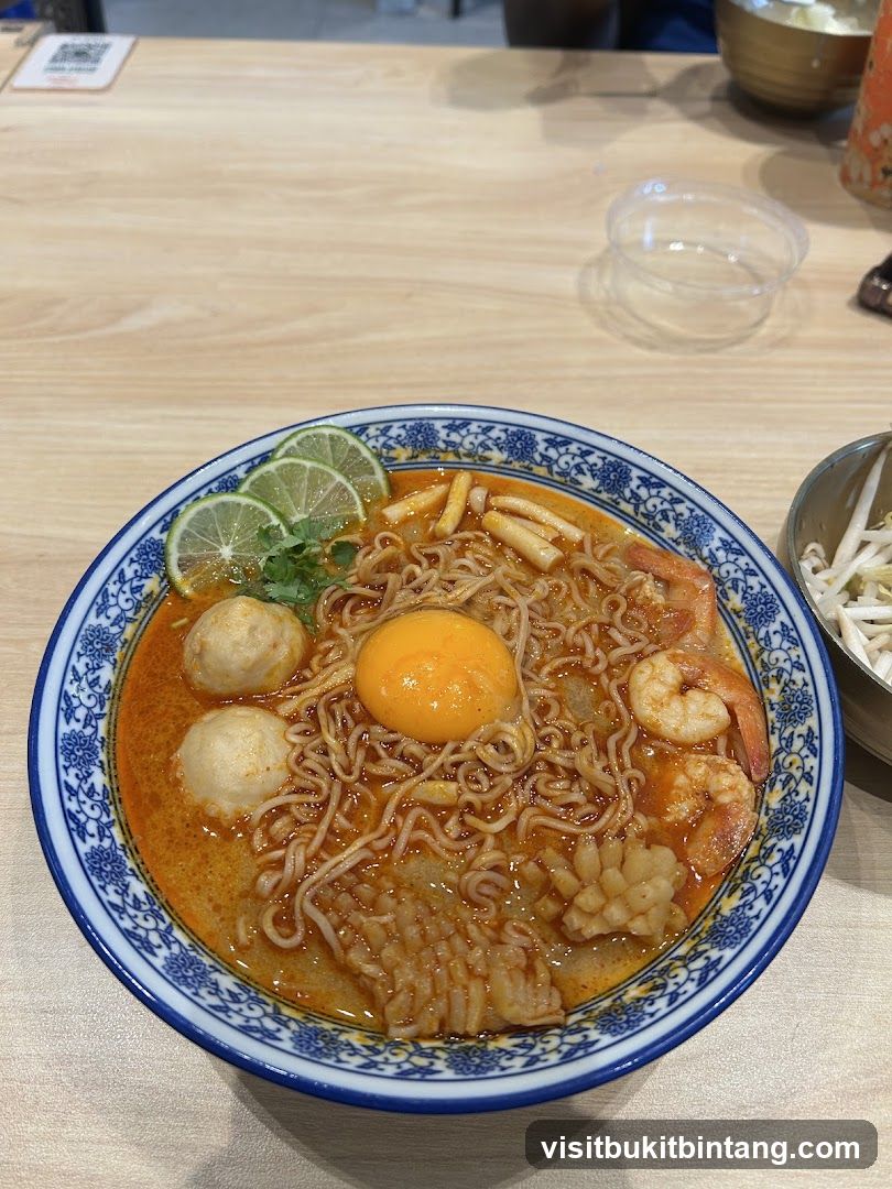 Noodle Soup with Seafood and Egg