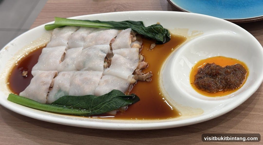 Steamed Rice Rolls with Sauce