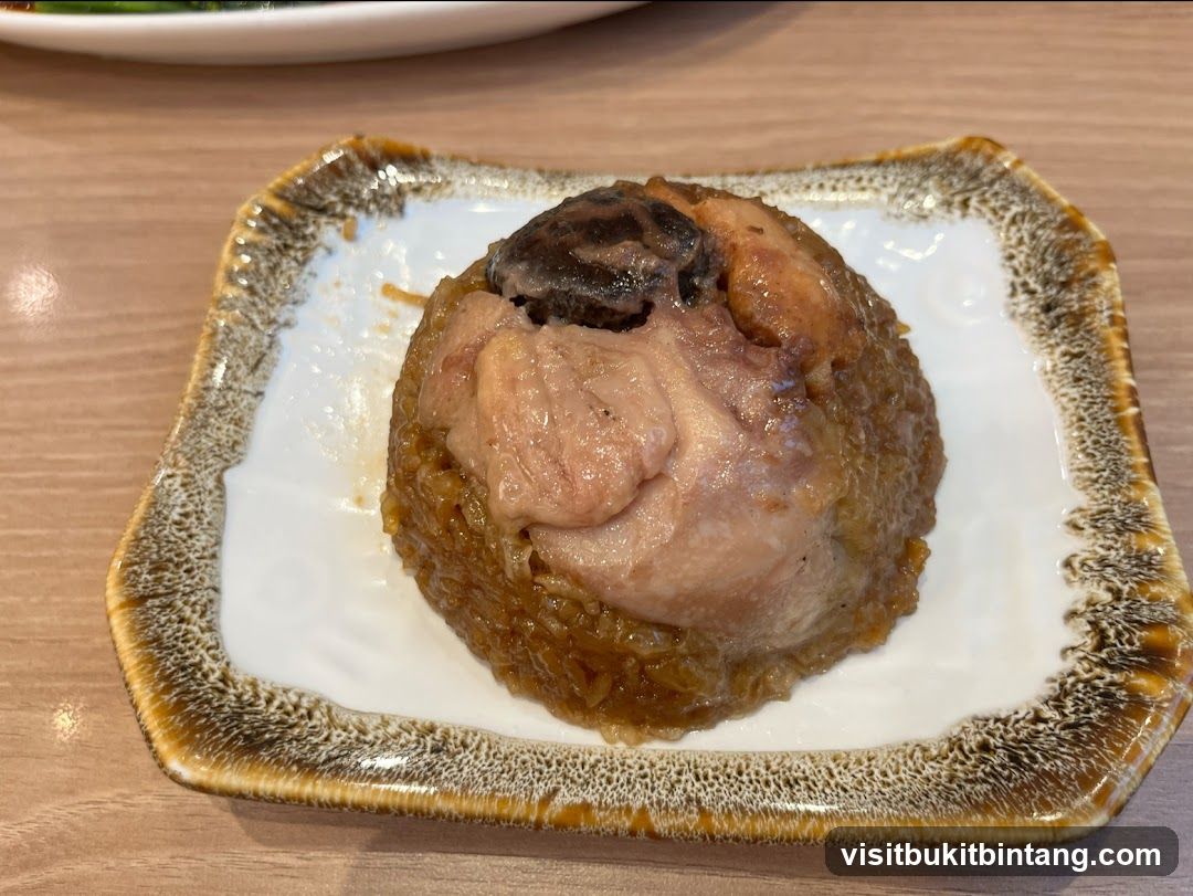 Steamed Sticky Rice with Chicken and Mushroom