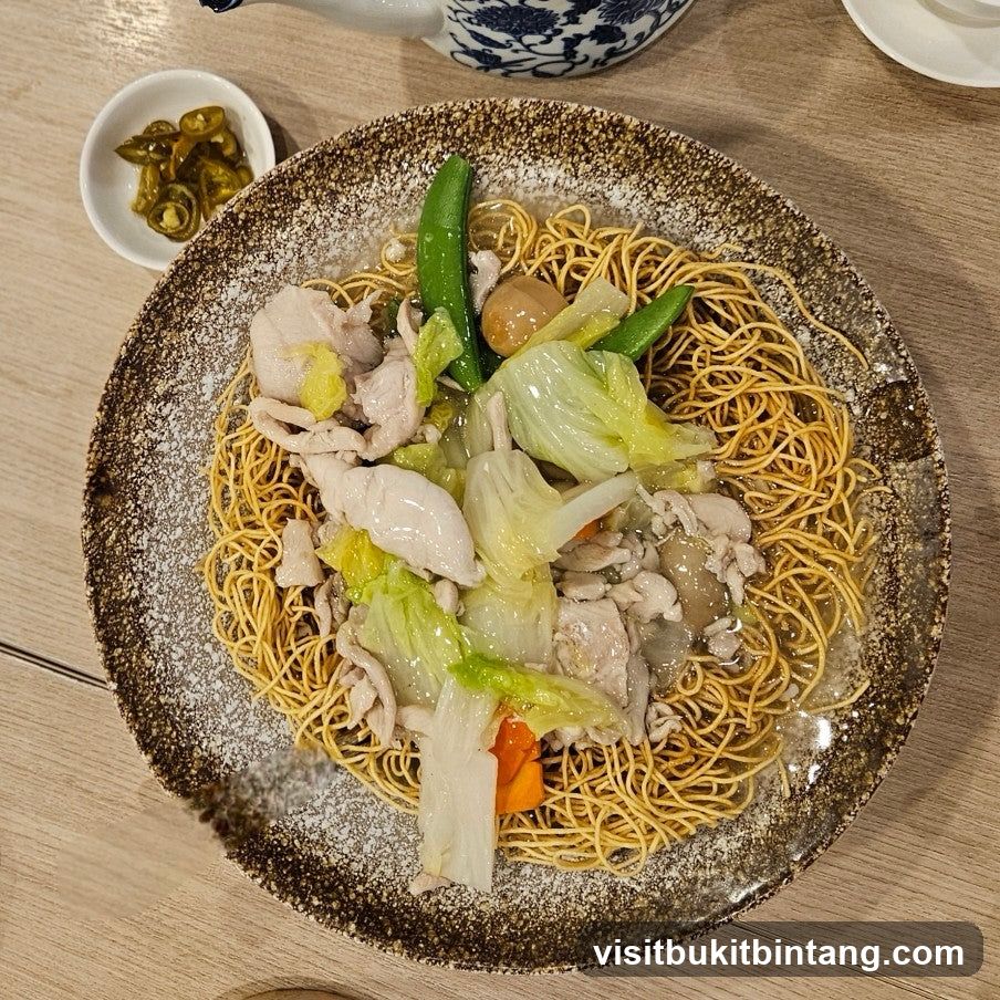 Crispy Noodles with Meat and Vegetables
