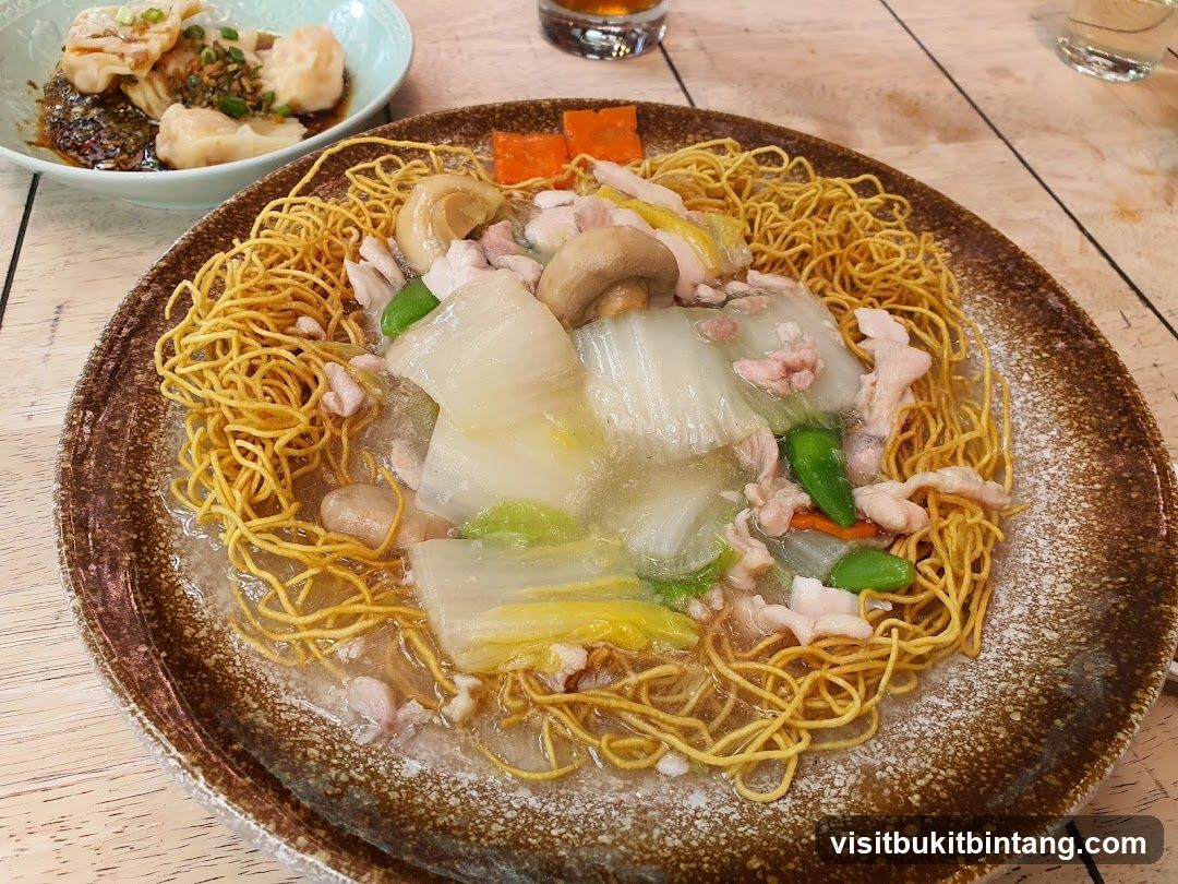 Crispy Noodles with Toppings