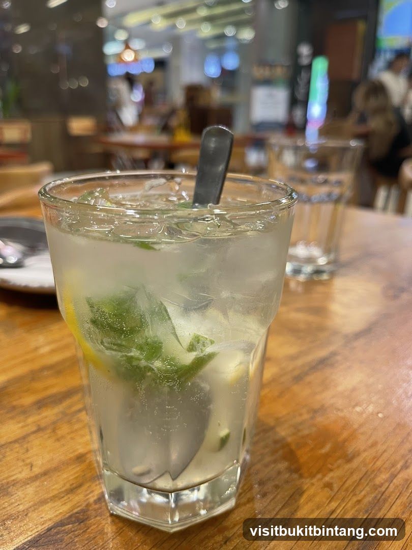 Refreshing Drink with Mint and Lemon