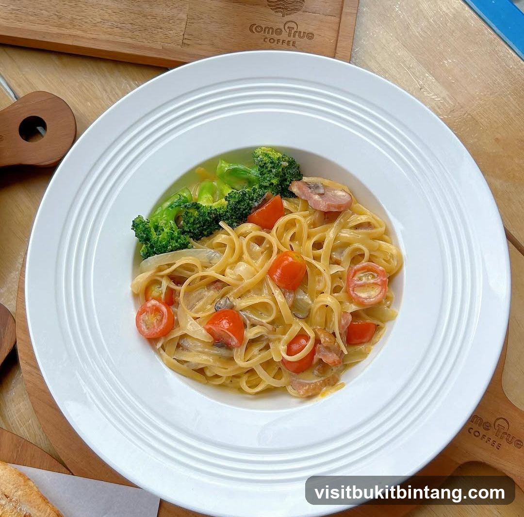 Creamy Pasta with Broccoli and Tomatoes