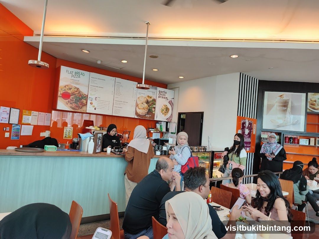 Diners at a cafe