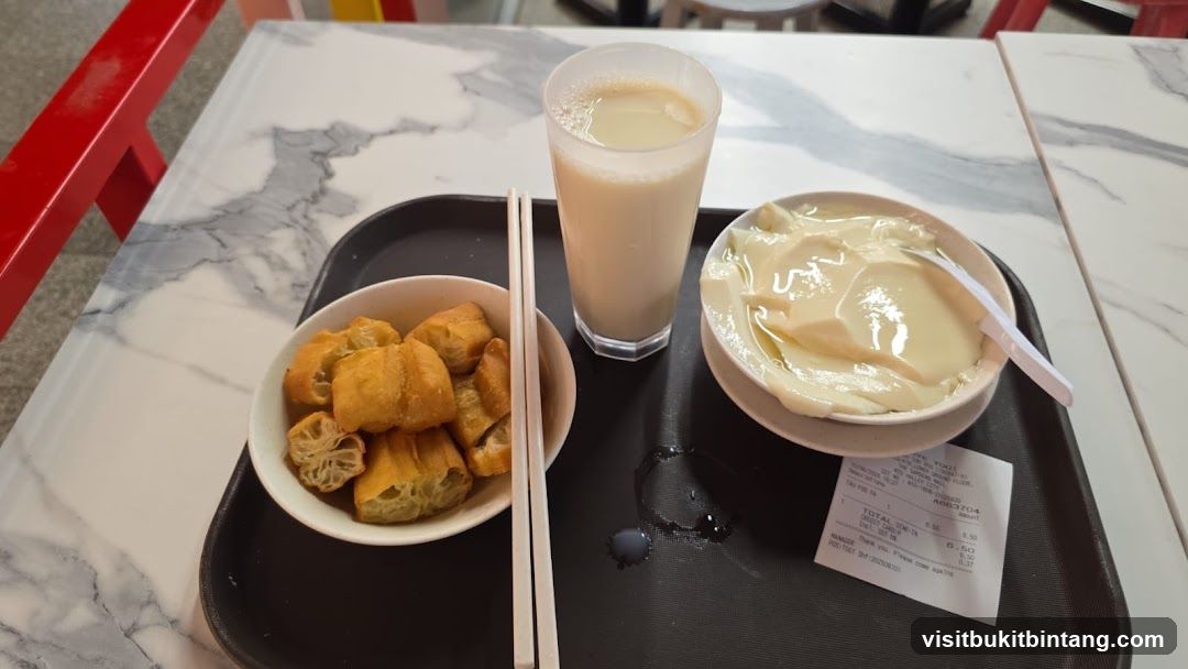 Soy milk with fried dough sticks and tofu pudding