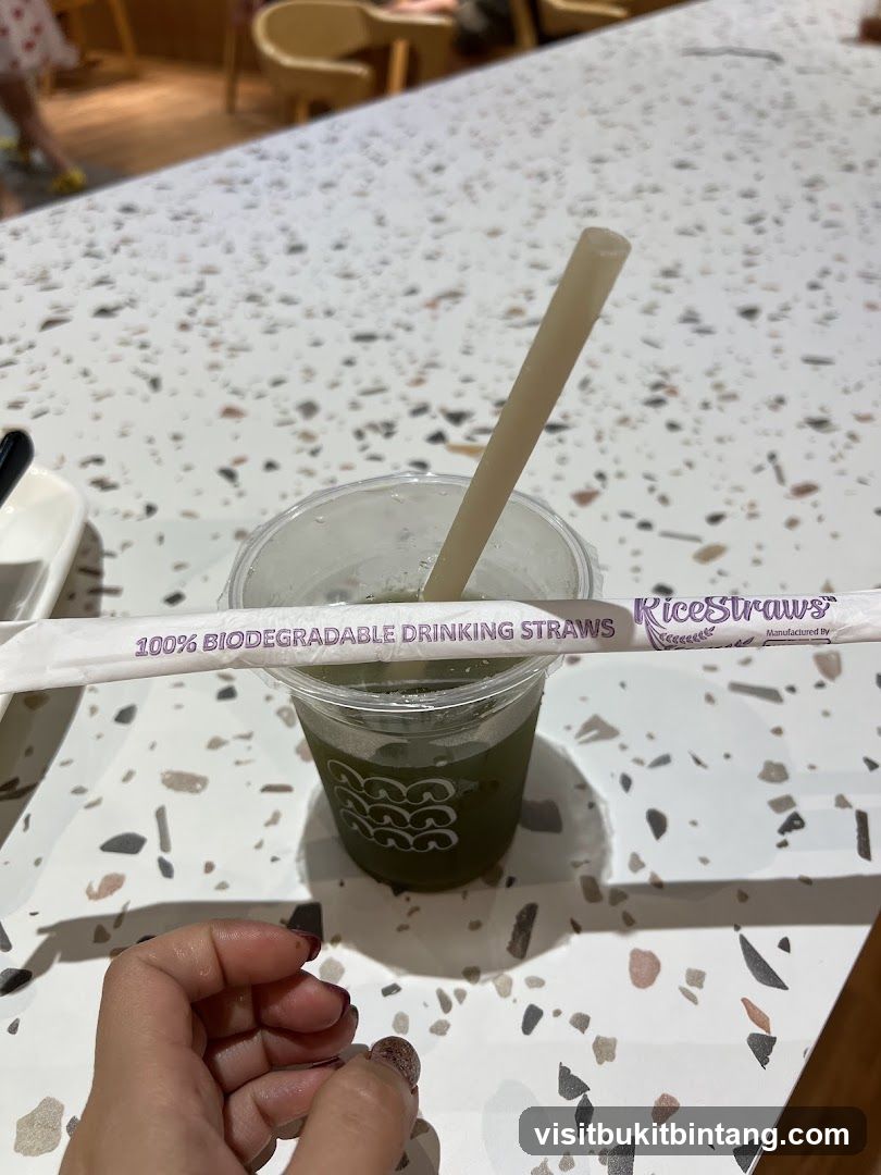 Green Drink with Biodegradable Straw