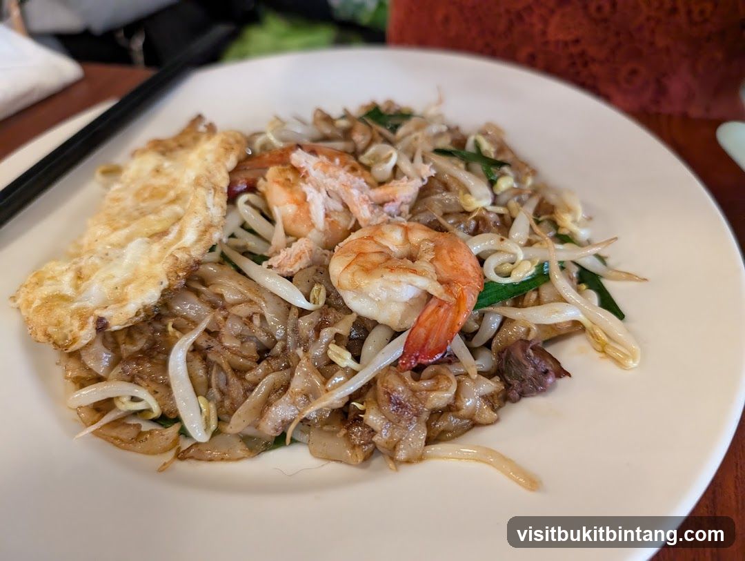 Stir-fried Noodles with Shrimp and Egg