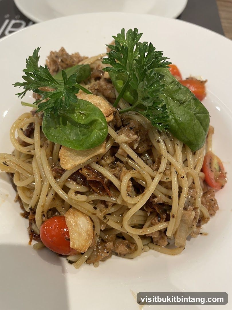 Spaghetti with Tuna and Cherry Tomatoes