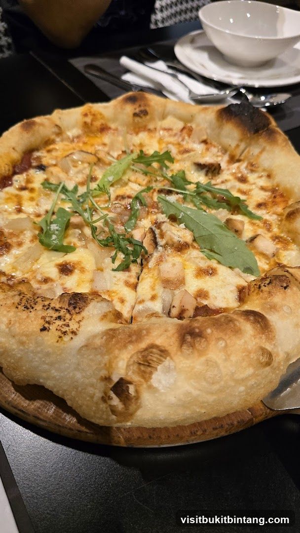 Pizza with Chicken and Arugula
