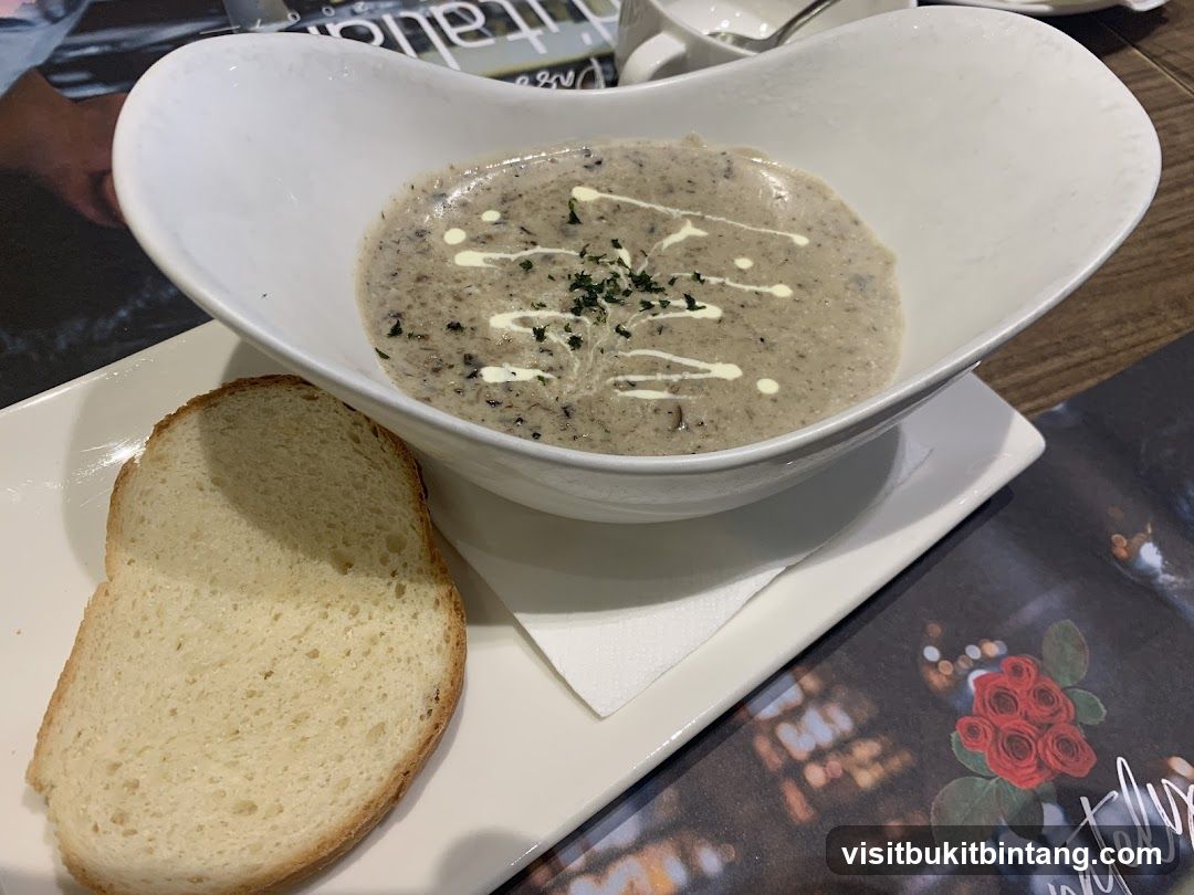 Mushroom Soup with Bread