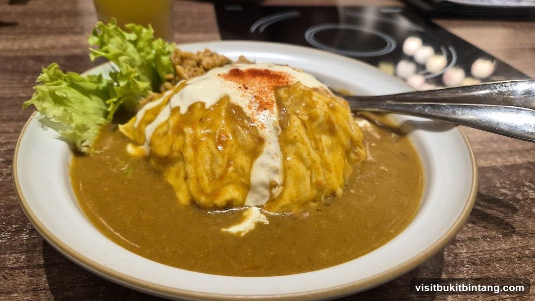 Omurice with Curry