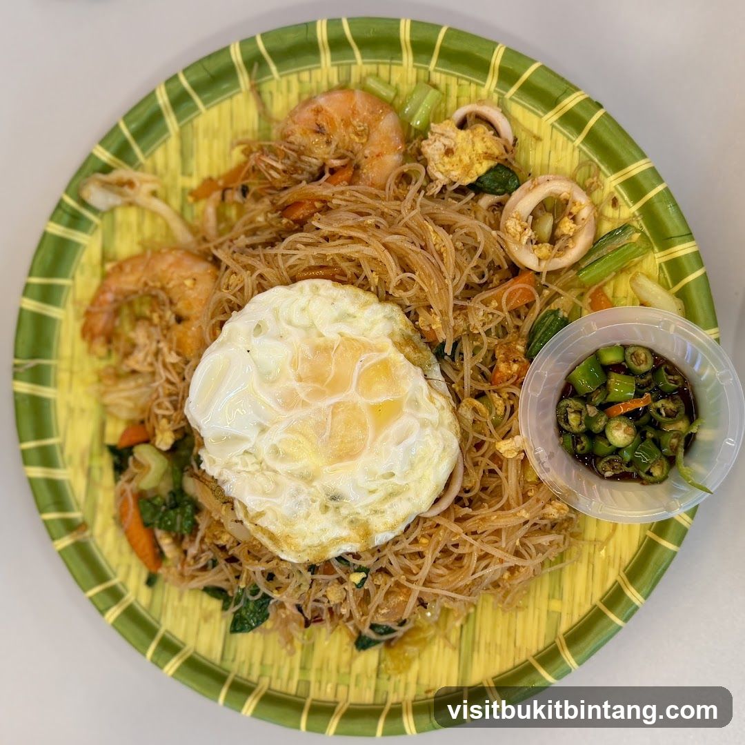Fried Noodles with Seafood and Egg