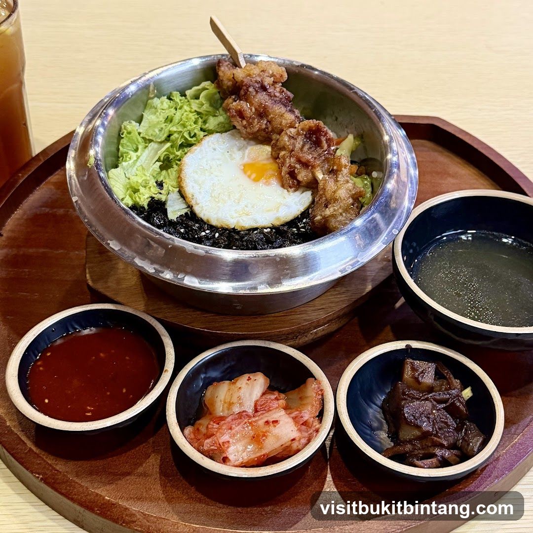 Korean Bibimbap with Fried Chicken