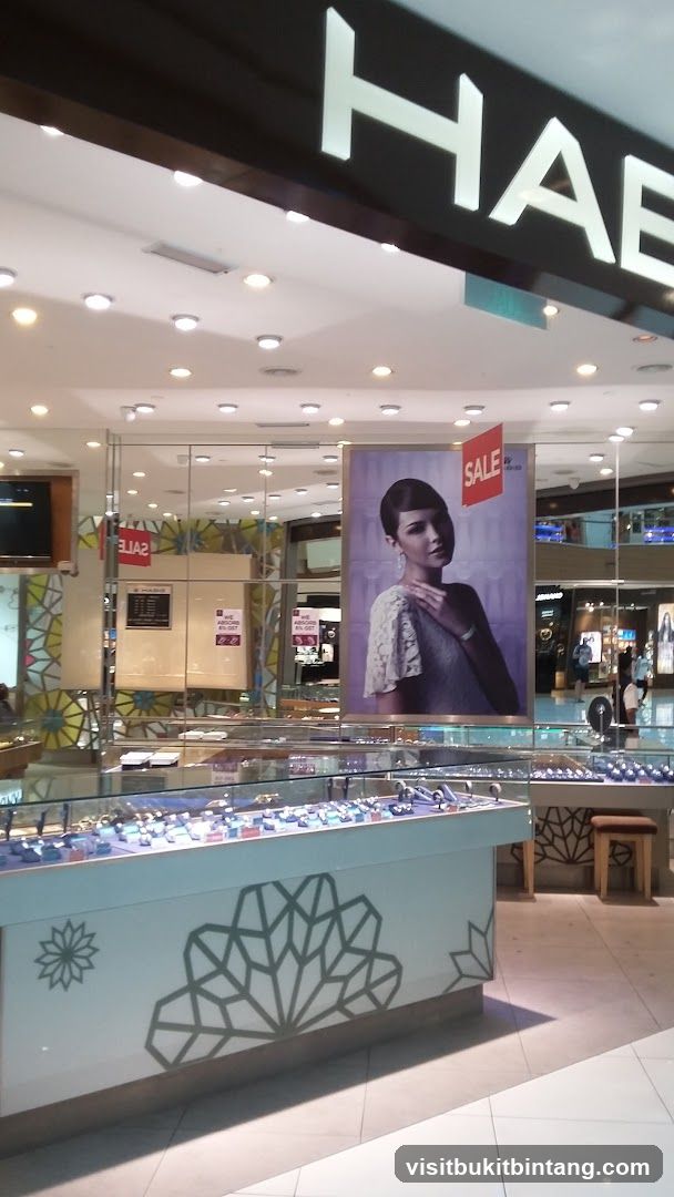 Jewelry store display