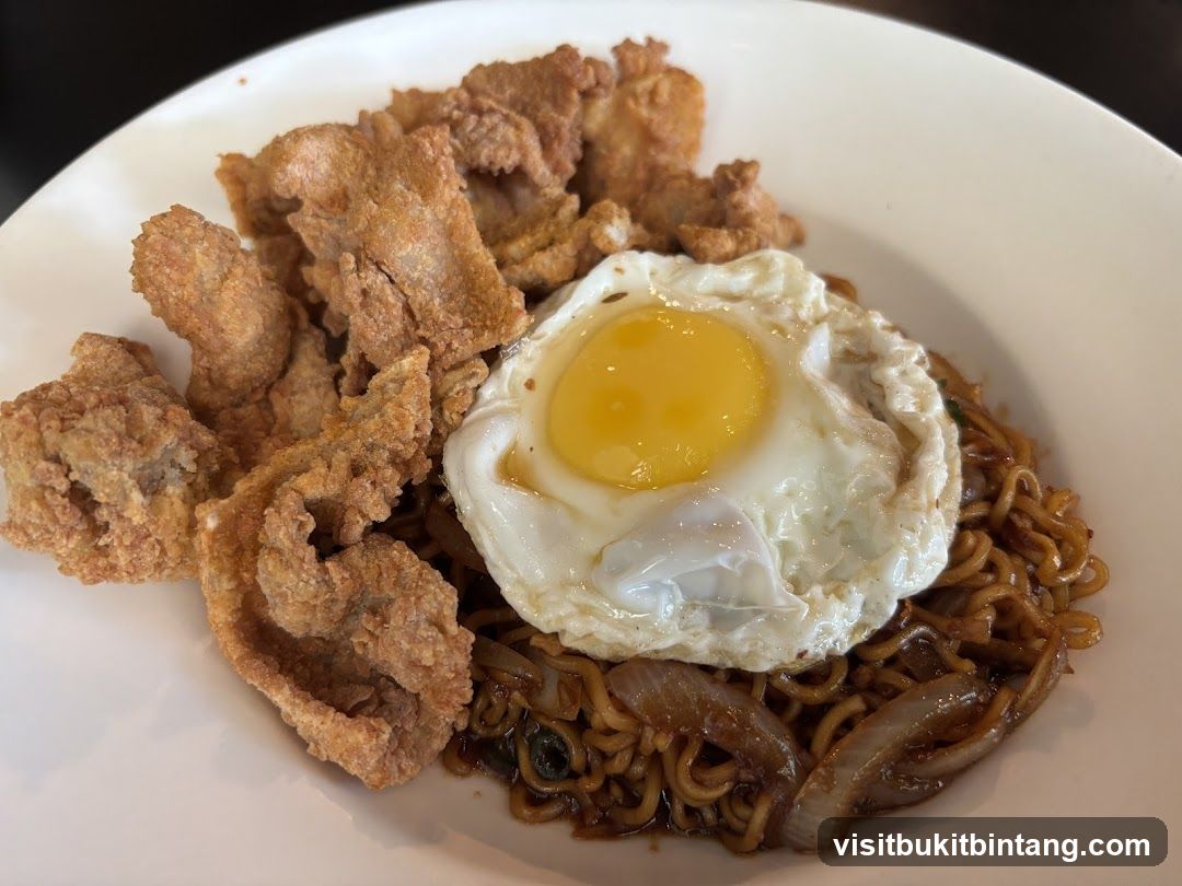 Noodles with Fried Chicken and Egg