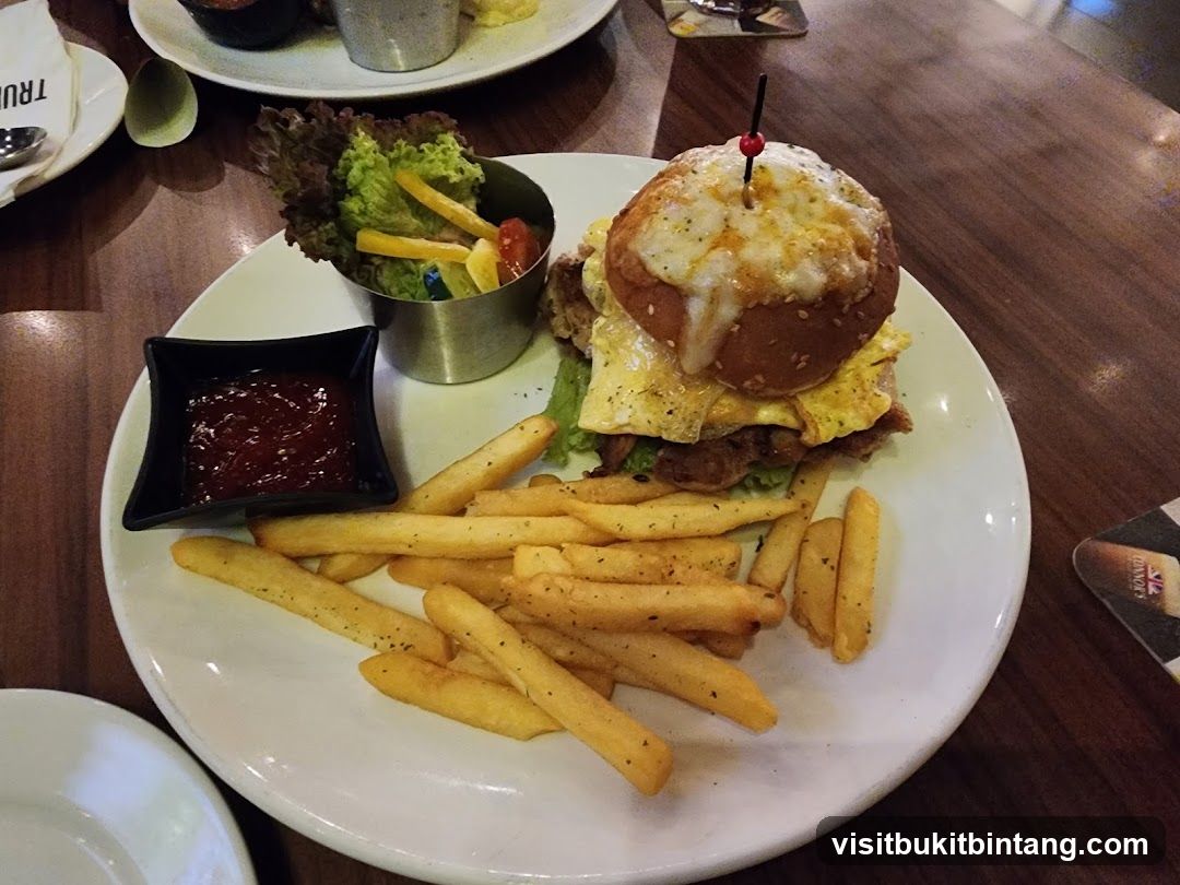 Cheeseburger with Fries
