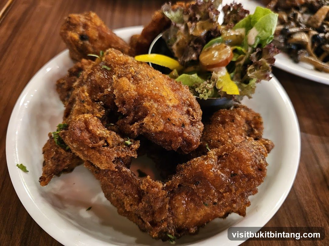 Fried Chicken Wings with Salad