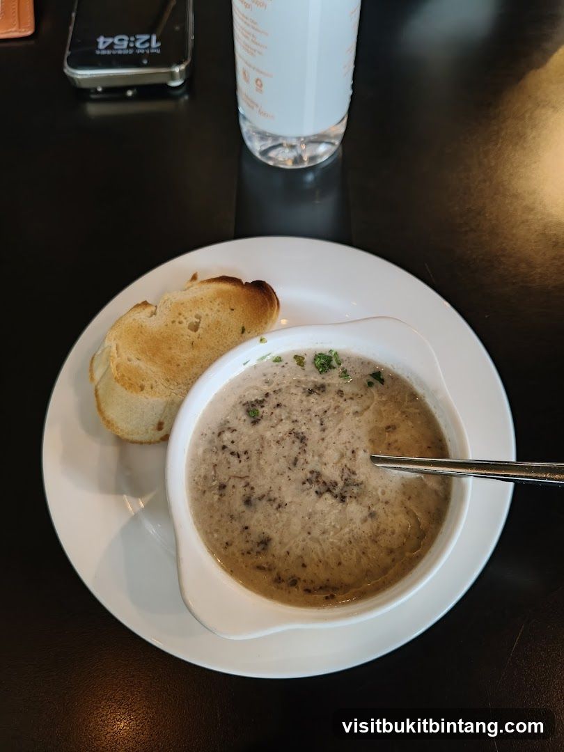 Mushroom Soup with Bread