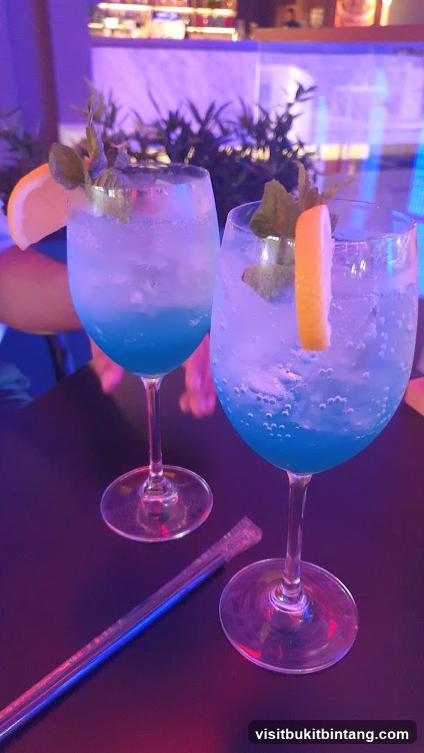 Blue Cocktails with Lemon and Mint
