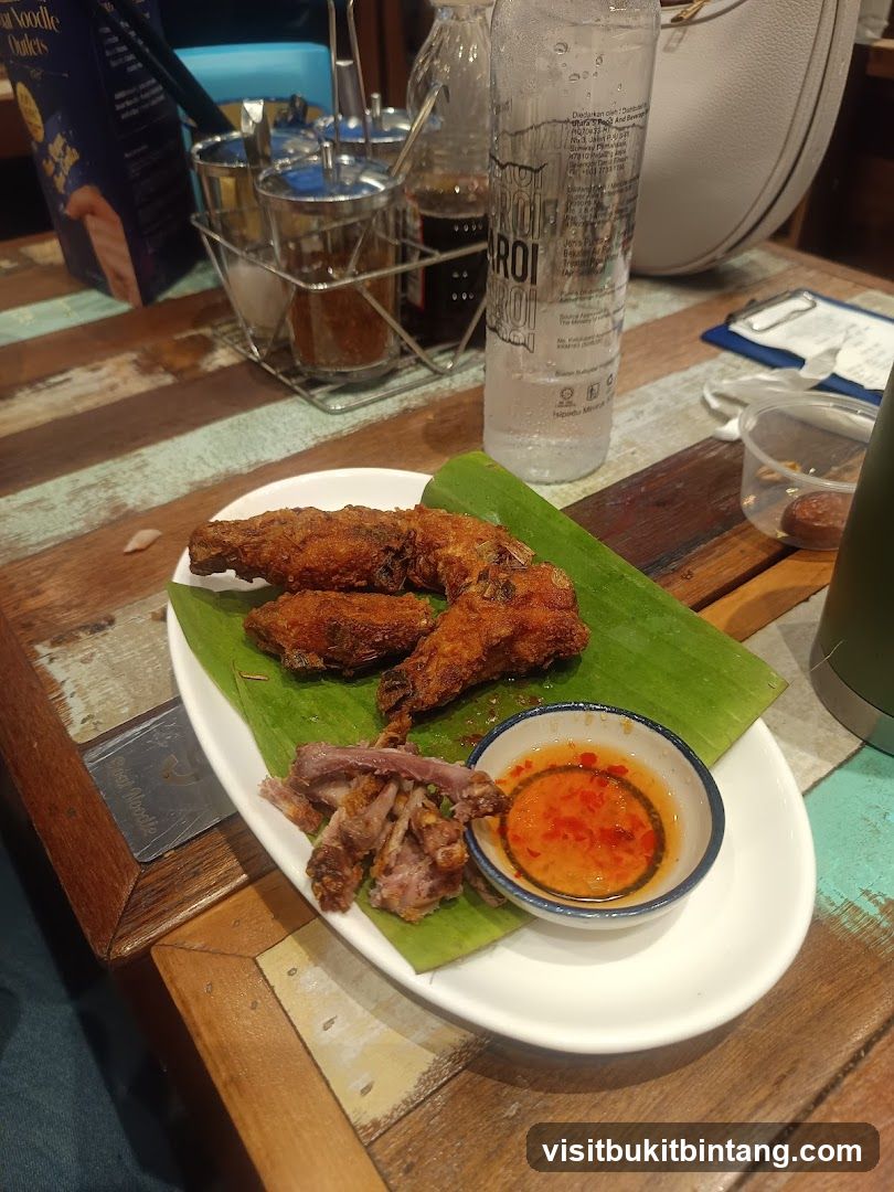 Fried Chicken Wings with Dipping Sauce