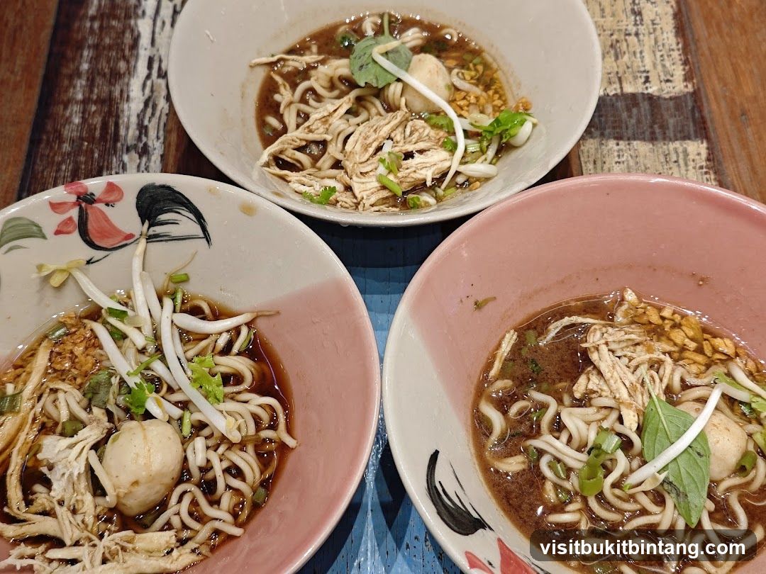 Three bowls of noodles