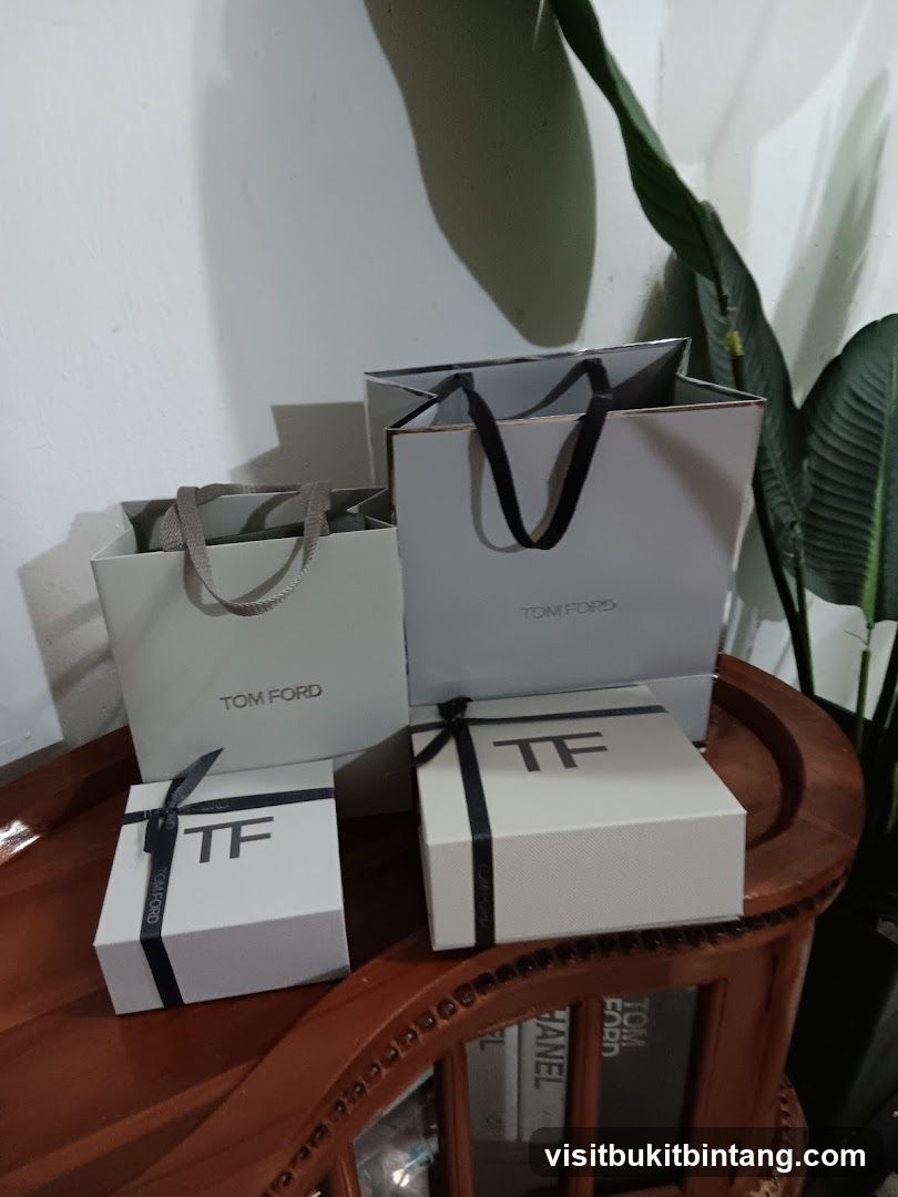 Tom Ford Shopping Bags and Boxes
