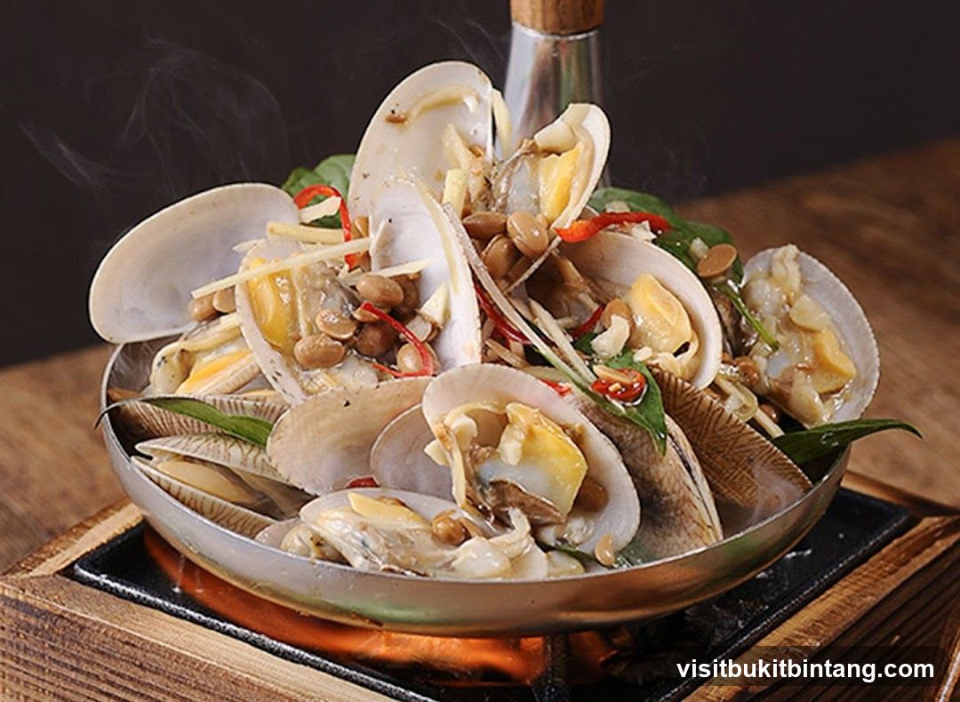 Steamed Clams with Ginger and Chili
