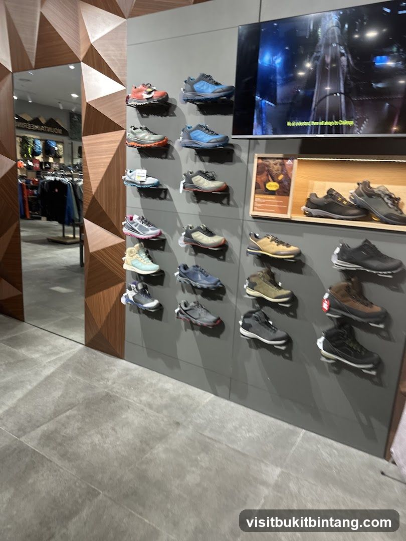 EIGER ADVENTURE The Curve Mall