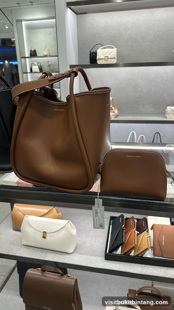 CHARLES & KEITH - The Curve