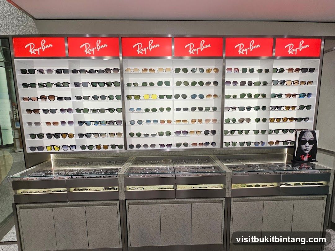 Ray-Ban Sunglasses Display