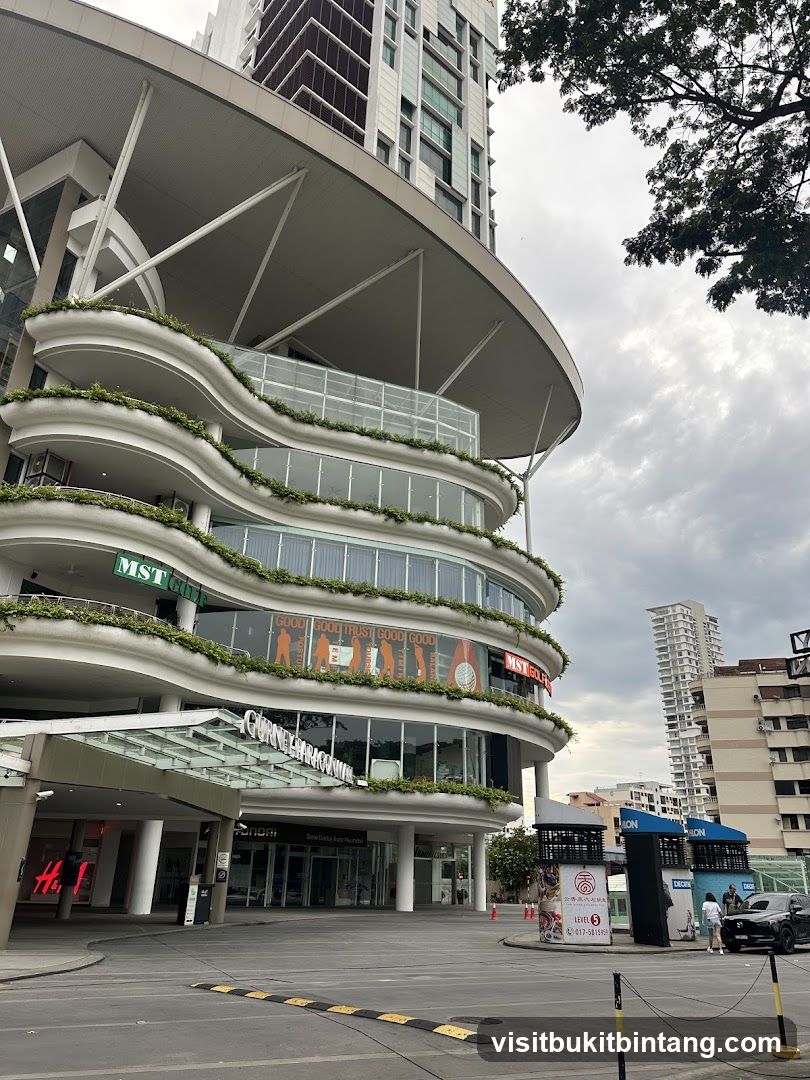 Gurney Paragon Mall Entrance