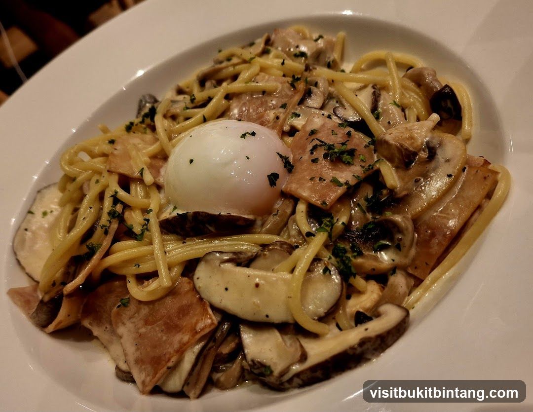 Spaghetti with Mushrooms and Egg