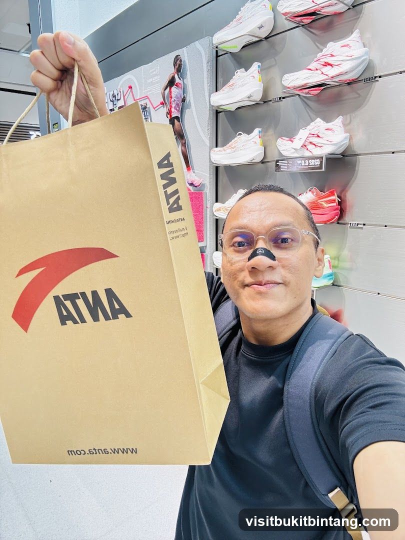 Shopper with ANTA Bag