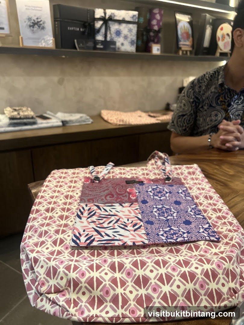 Tote Bag Display