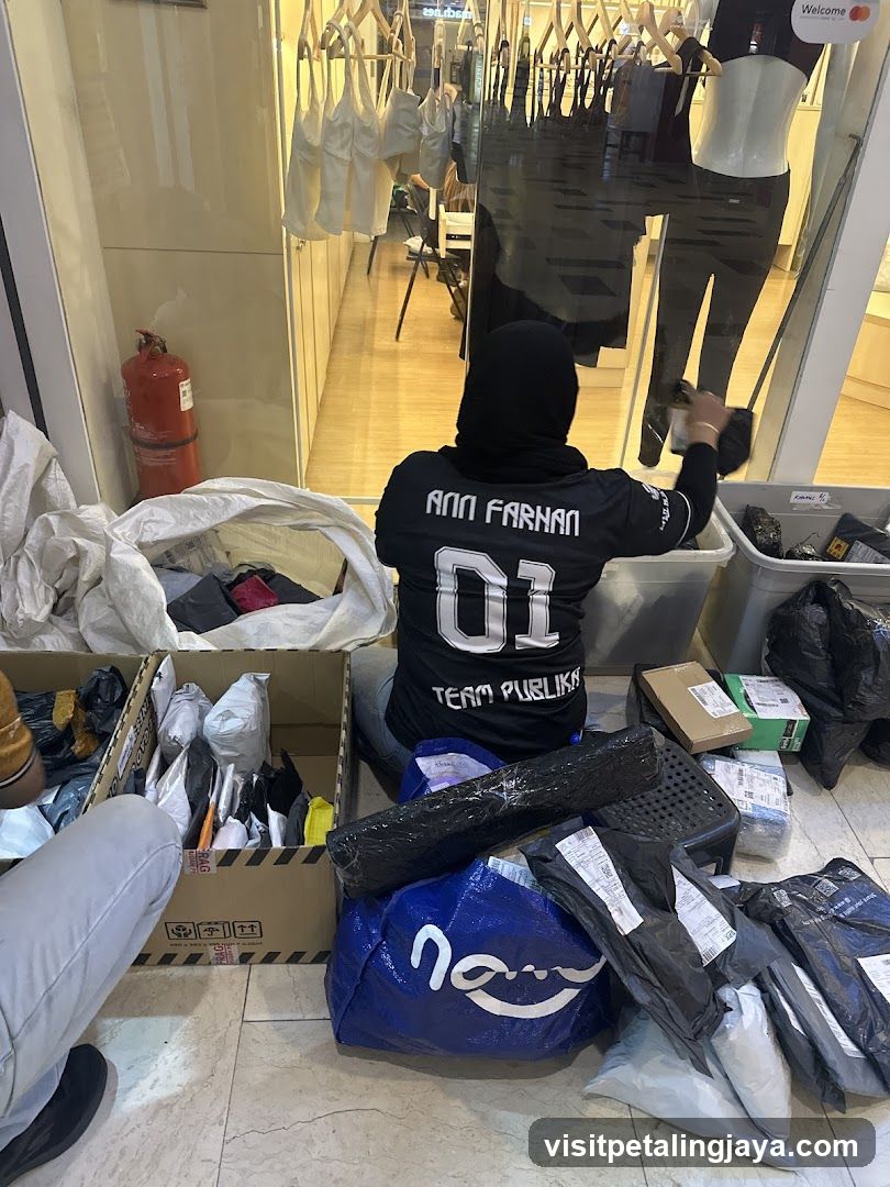 Packaging Area in Storefront