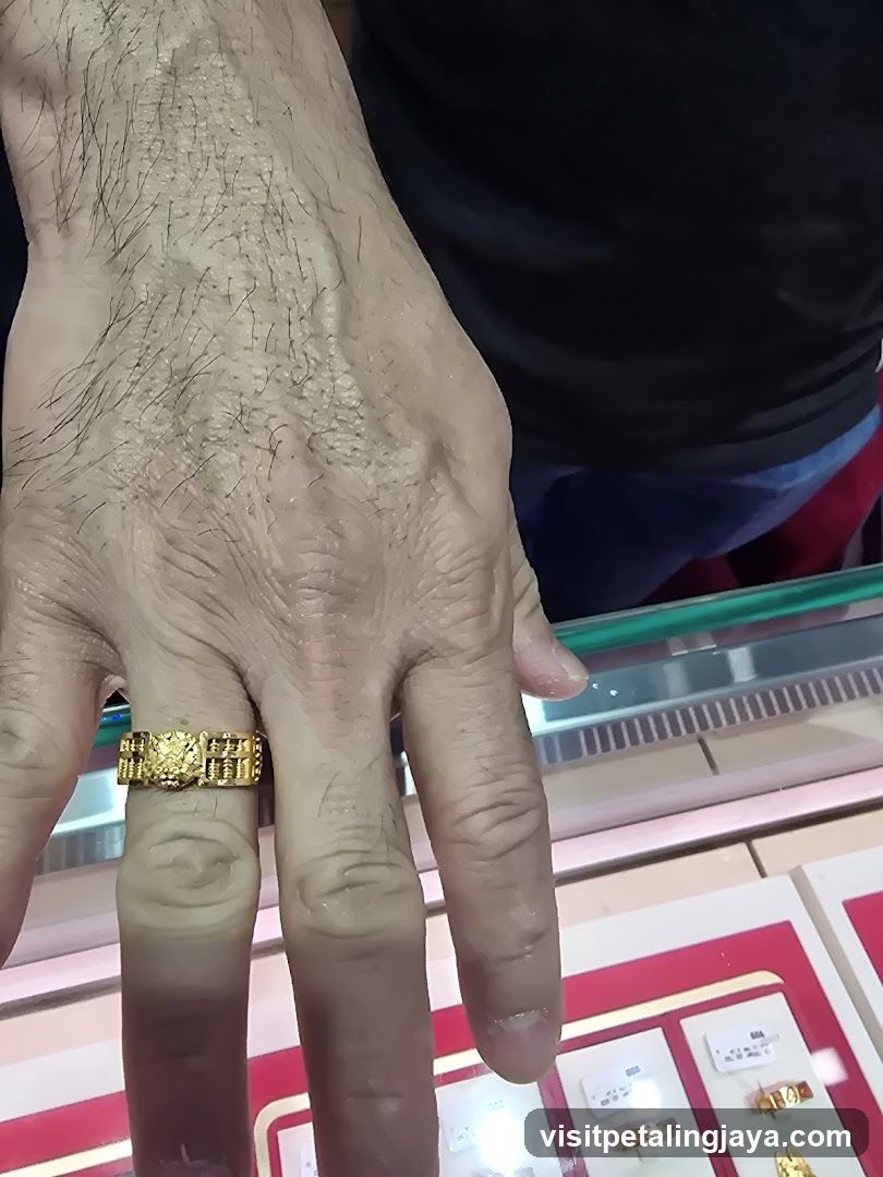 Gold Ring Display Case